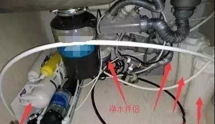 客戶說裝了一臺凈水器，比我的便宜！看到實(shí)物我忍不住笑了！